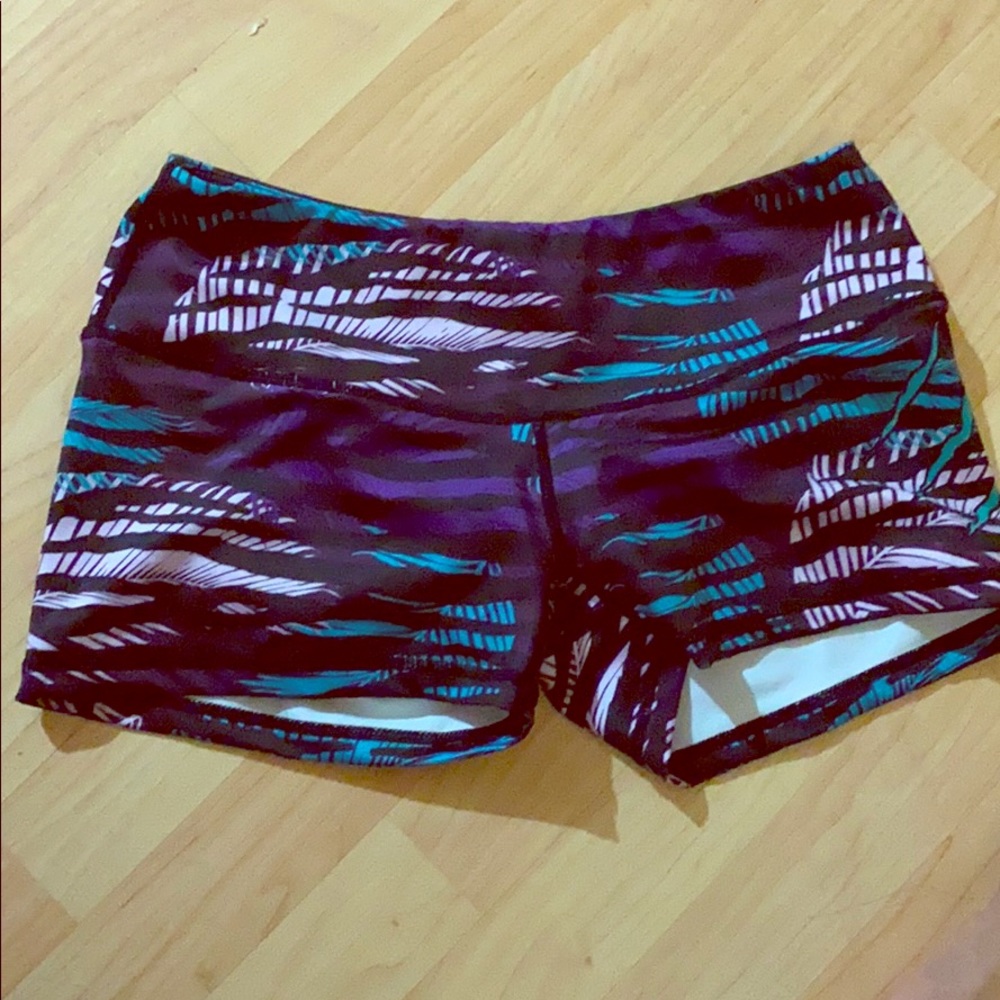 Fight or quit shorts - M